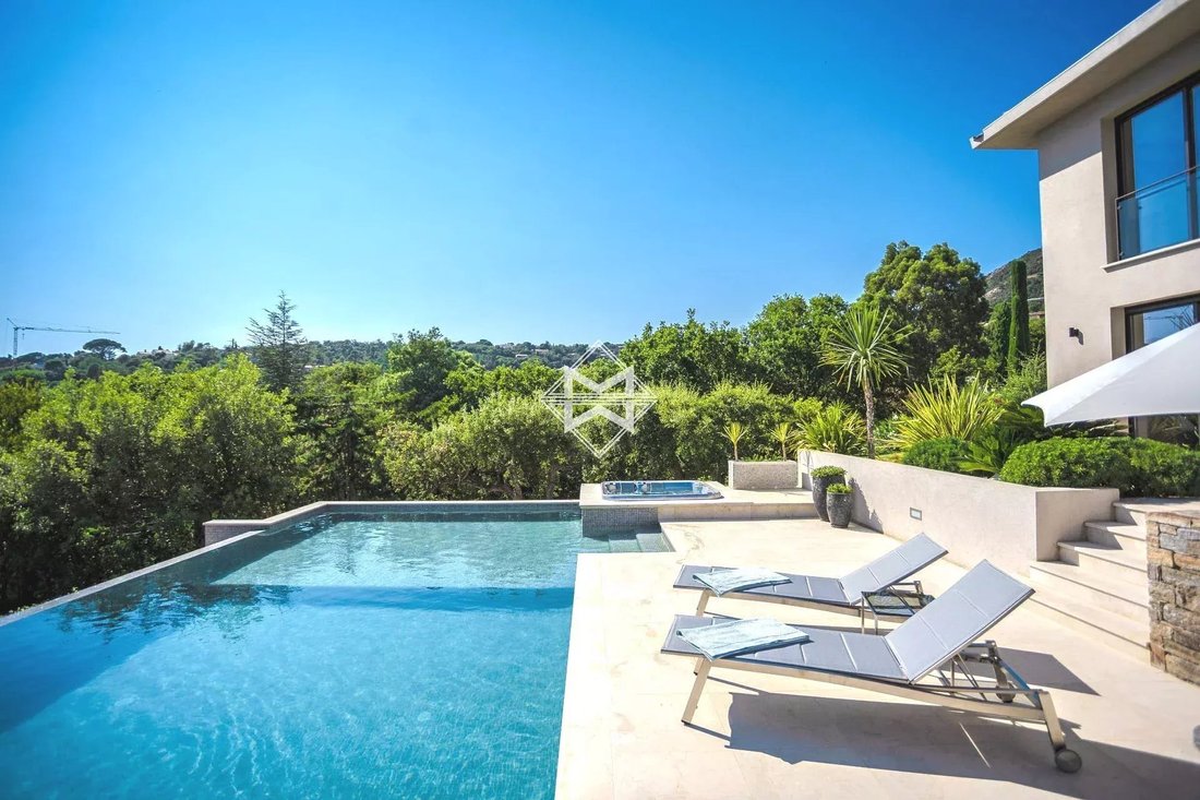 Villa in Grimaud, Provence-Alpes-Côte d'Azur, France 4 - 12002339