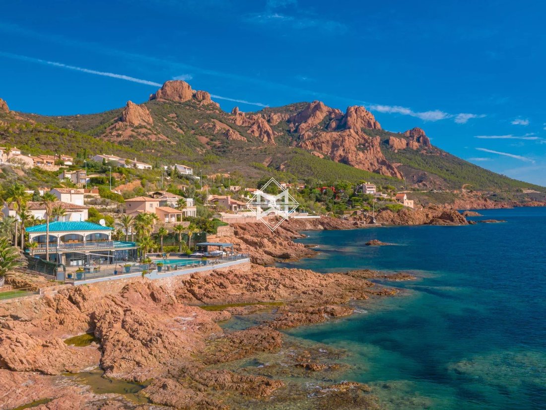 Villa in Le Dramont-Agay-Anthéor-Le Trayas, Saint-Raphaël, France 1 - 11524951