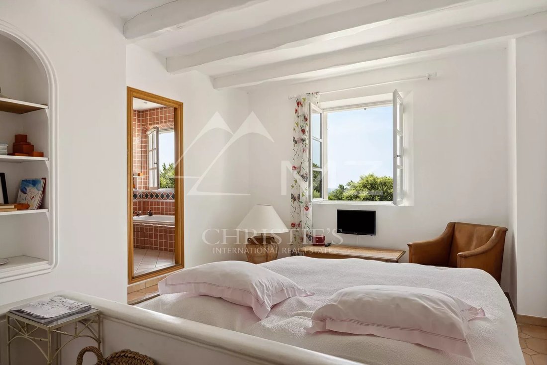 Villa in Saint-Vallier-de-Thiey, Provence-Alpes-Côte d'Azur, France 5 - 13385011