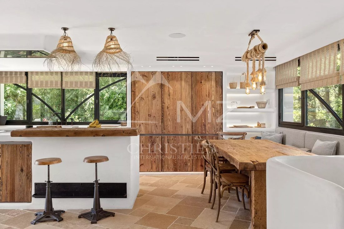 Villa in Mougins, Provence-Alpes-Côte d'Azur, France 3 - 11899385