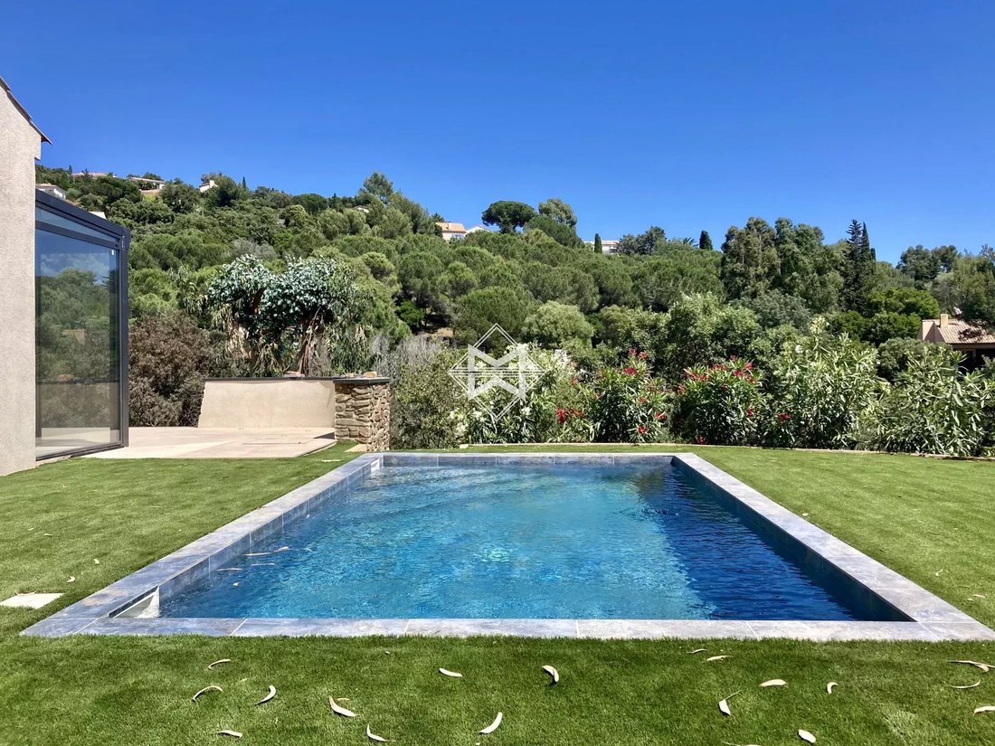 Villa in La Croix-Valmer, Provence-Alpes-Côte d'Azur, France 4 - 14432979