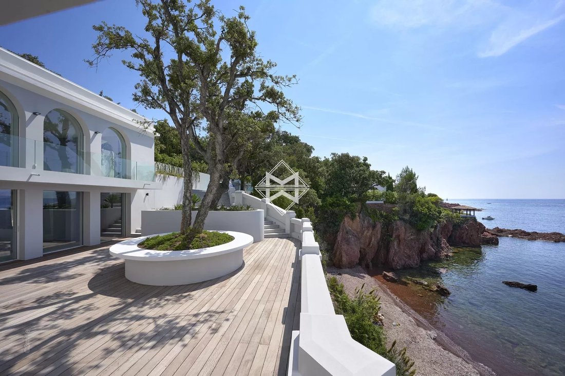 Estate in Le Dramont-Agay-Anthéor-Le Trayas, Saint-Raphaël, France 4 - 11527089
