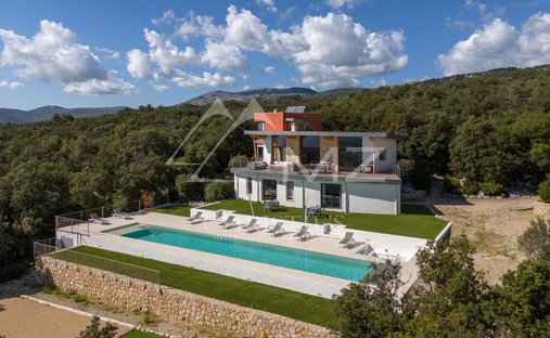 Estate in Mons, Provence-Alpes-Côte d'Azur, France 1