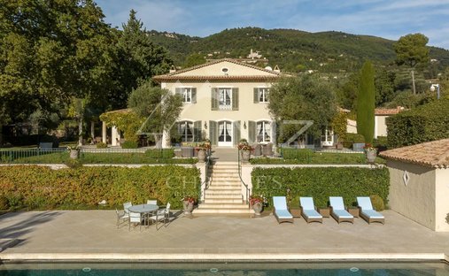 Estate in Grasse, Provence-Alpes-Côte d'Azur, France 1
