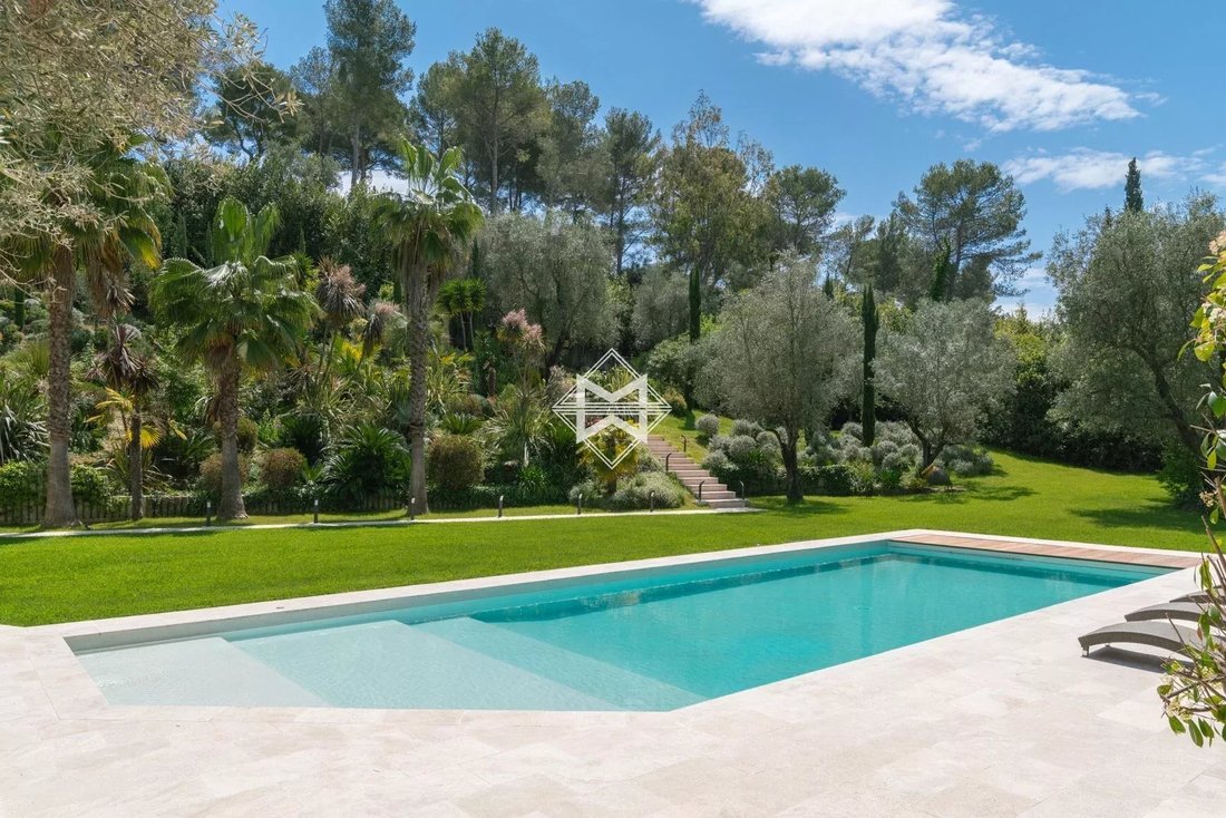 Villa in Mougins, Provence-Alpes-Côte d'Azur, France 3 - 10822070