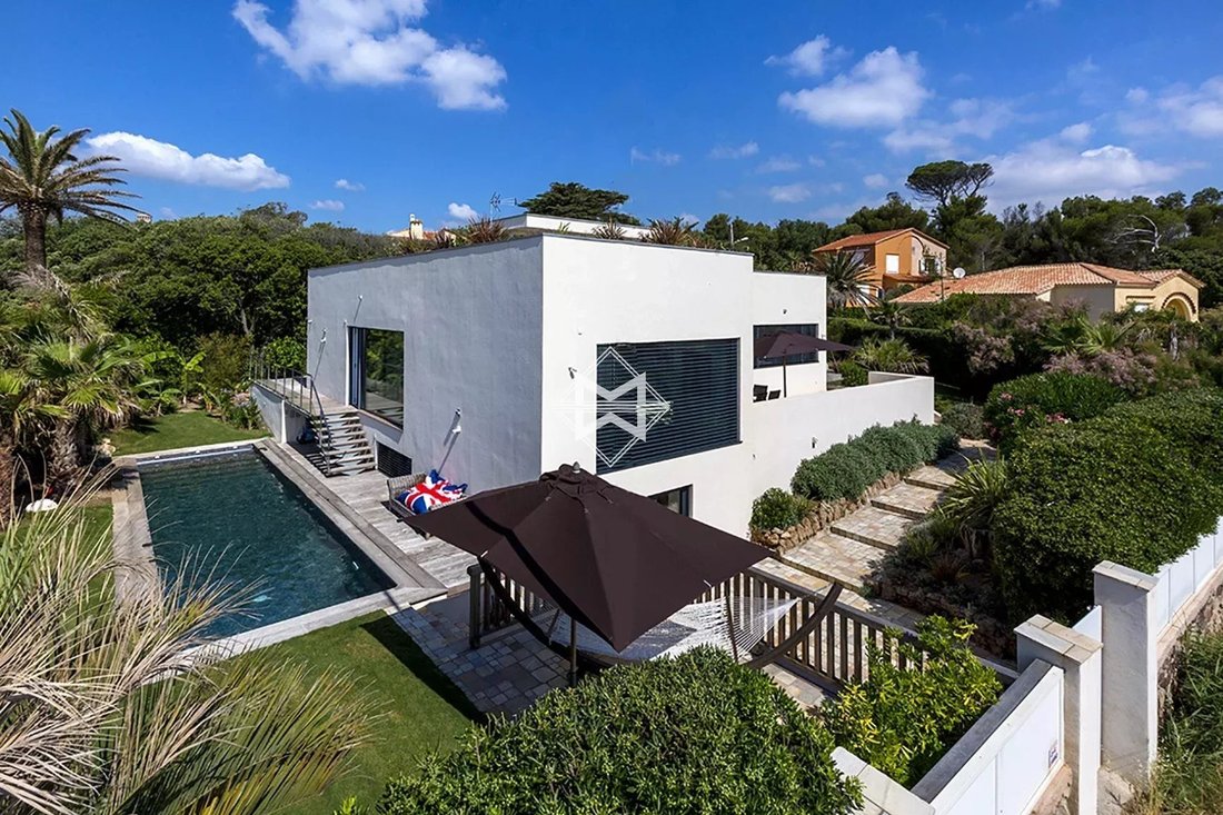 Villa in Frejus, Provence-Alpes-Côte d'Azur, France 2 - 10673121