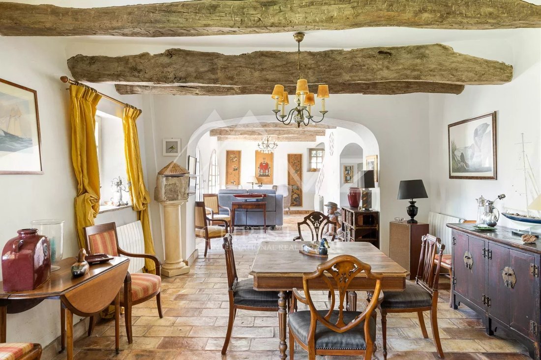Villa in Le Bar-sur-Loup, Provence-Alpes-Côte d'Azur, France 3 - 14238941