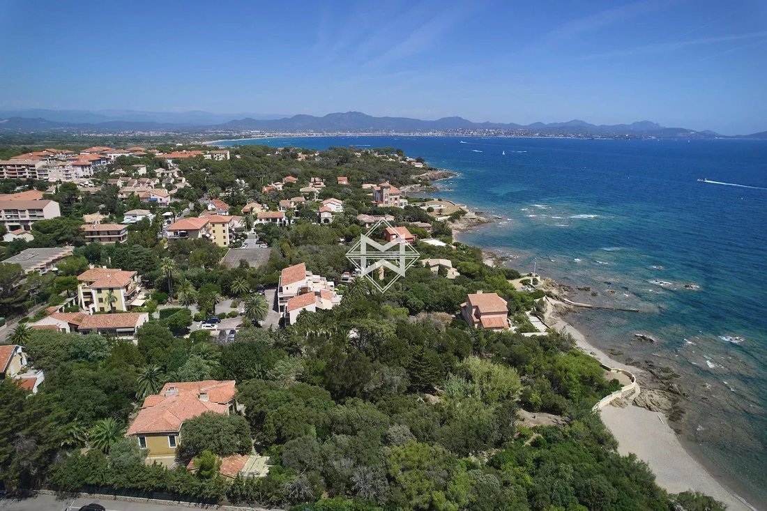 Estate in Frejus, Provence-Alpes-Côte d'Azur, France 2 - 13083379