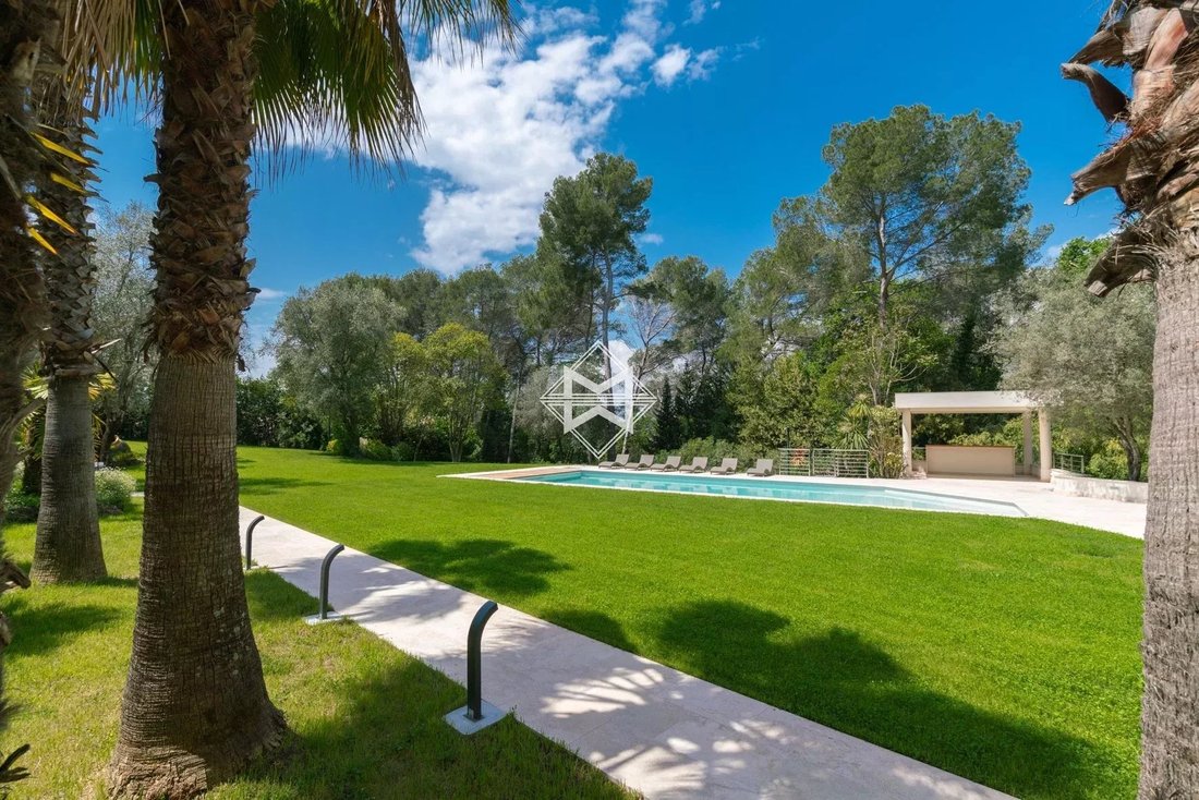Villa in Mougins, Provence-Alpes-Côte d'Azur, France 2 - 10822070