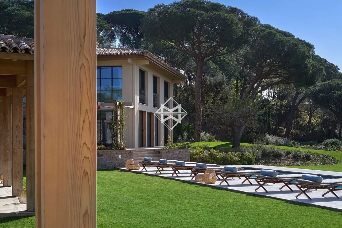 Estate in La Croix-Valmer, Provence-Alpes-Côte d'Azur, France 5 - 10499026