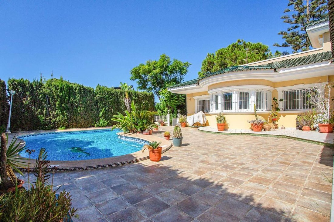 Chalet in Torrevieja, Valencian Community, Spain 1 - 15184071