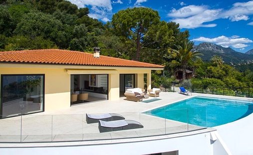 Villa in Village-Cros de Caste-Coupiere-Mont Gros, Roquebrune-Cap-Martin, France 1