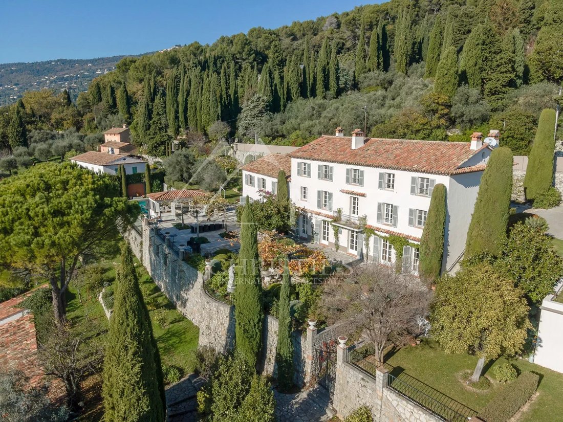 Estate in Grasse, Provence-Alpes-Côte d'Azur, France 1 - 11273217