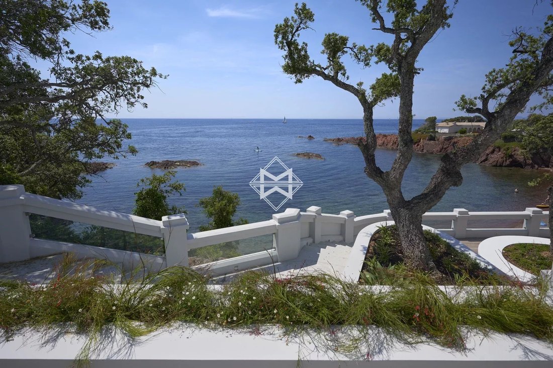 Estate in Le Dramont-Agay-Anthéor-Le Trayas, Saint-Raphaël, France 2 - 11527089