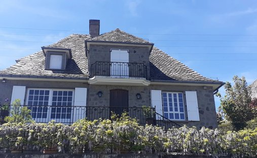 Castle for Sale in Aurillac, Auvergne-Rhône-Alpes, France