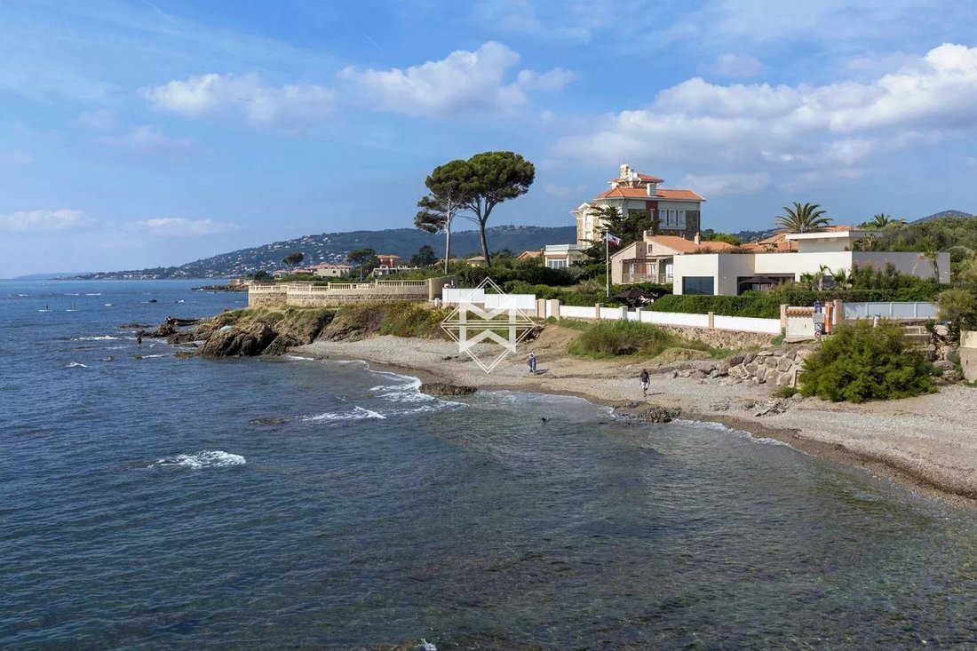 Villa in Frejus, Provence-Alpes-Côte d'Azur, France 1 - 10673121