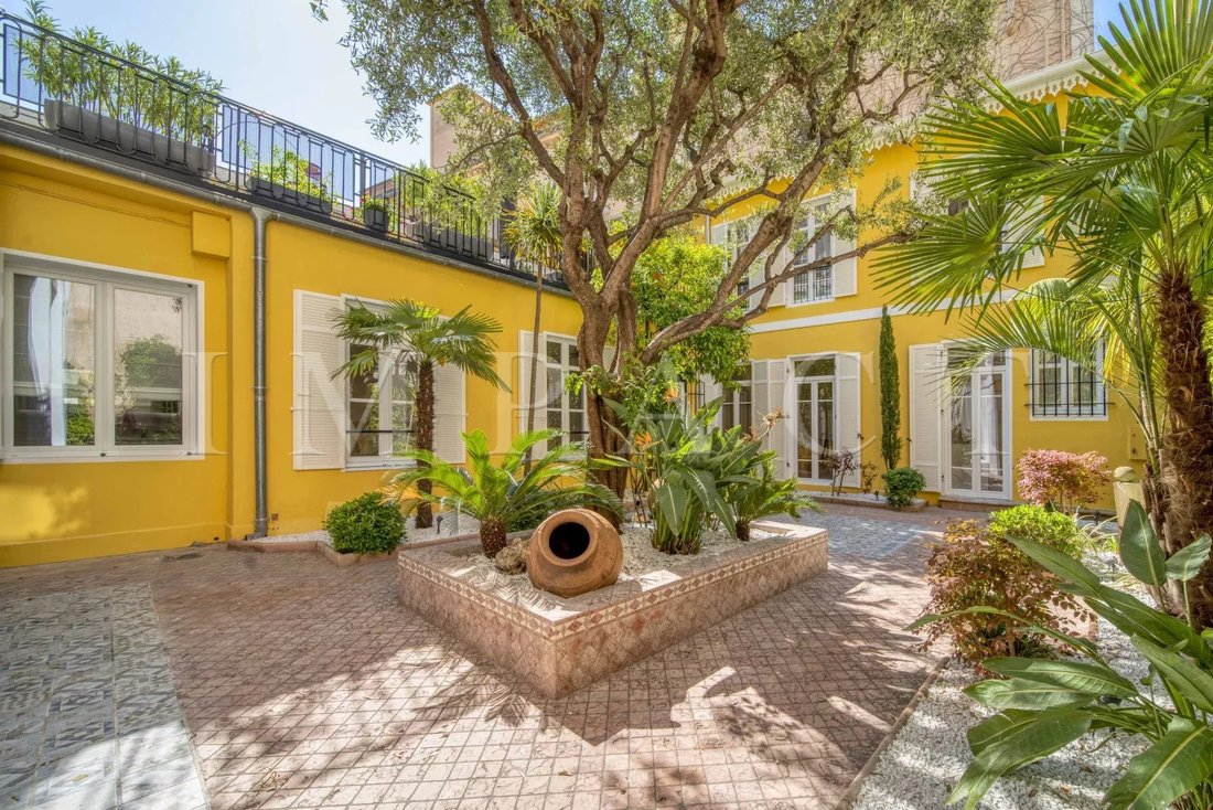 Villa in Cannes, Provence-Alpes-Côte d'Azur, France 1 - 12725871
