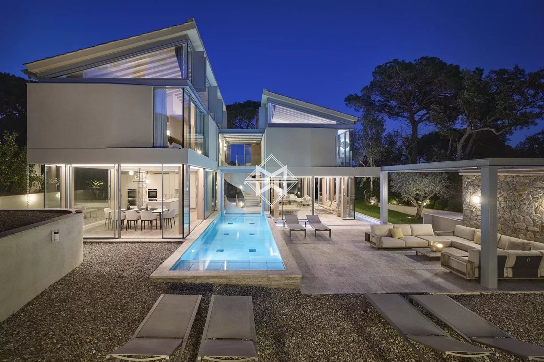 Villa in Zone Est Diffuse, Saint-Tropez, France 3 - 13831472