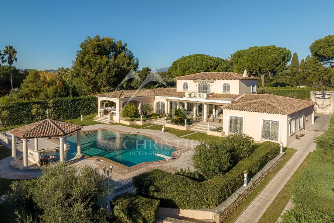 Villa in Antibes, Provence-Alpes-Côte d'Azur, France 3 - 13680710