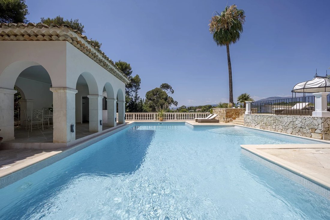 Estate in Mougins, Provence-Alpes-Côte d'Azur, France 4 - 13689231