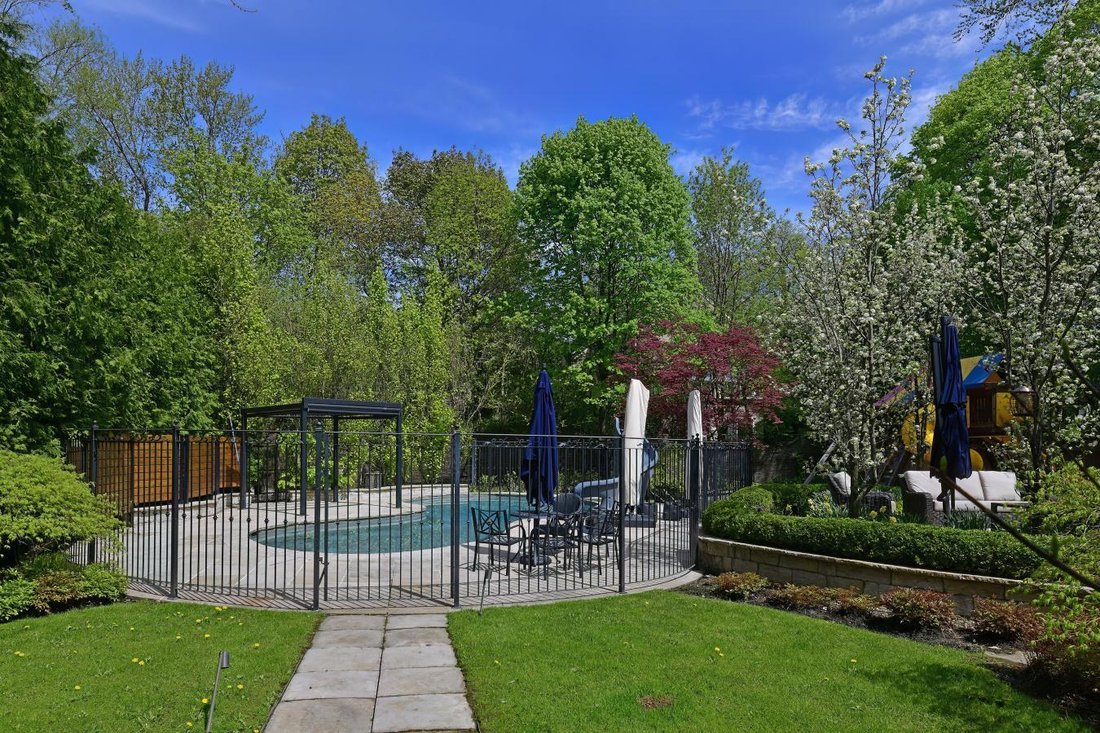 House in Toronto, Ontario, Canada 4 - 15183627