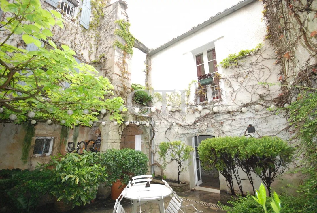 Estate in Ouest Sud, Vaison-la-Romaine, France 1 - 12191957