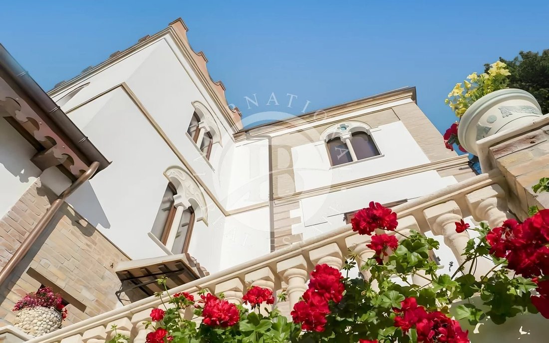 Villa in Sant'Omero, Abruzzo, Italy 1 - 15194839
