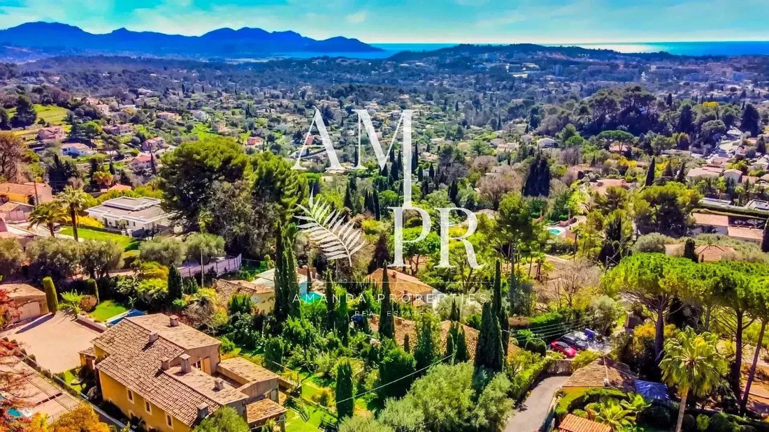 Villa in Mougins, Provence-Alpes-Côte d'Azur, France 2 - 13294544
