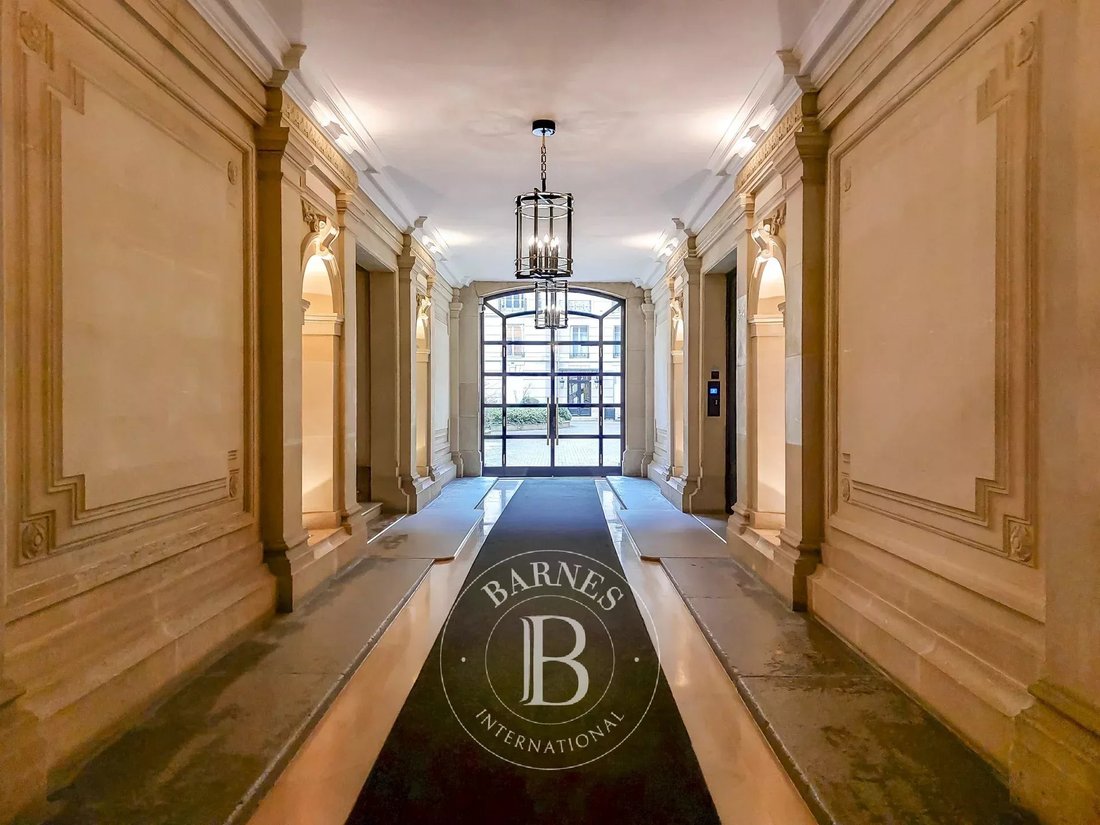 Apartment in Triangle d'Or, Paris 8e Arrondissement, Paris 2 - 13952089