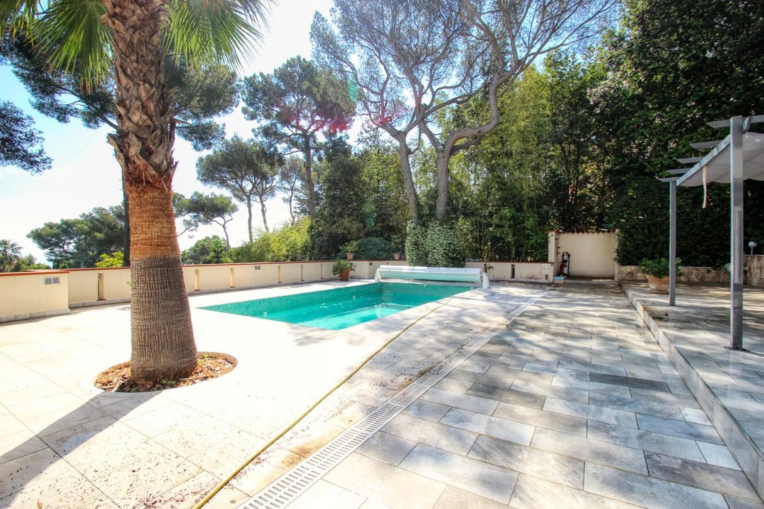 Estate in Saint-Jean-Cap-Ferrat, Provence-Alpes-Côte d'Azur, France 4 - 13063010