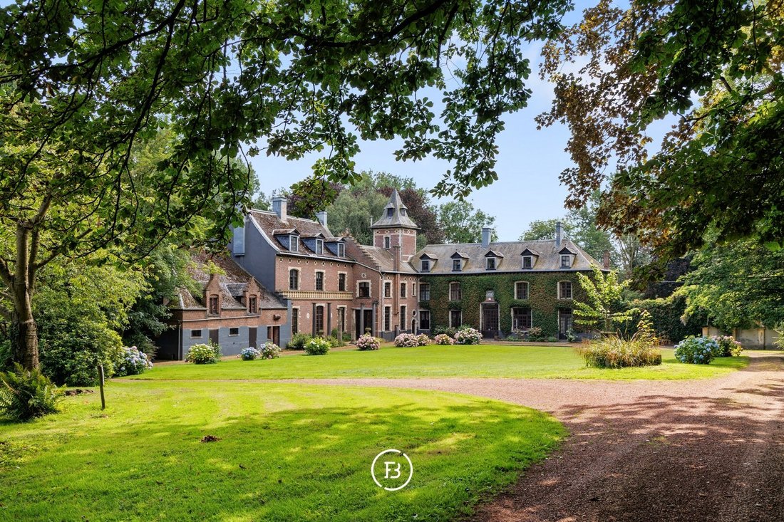 Terlinden Castle: A 17th-Century Dream Awakening in Flanders’ Embrace