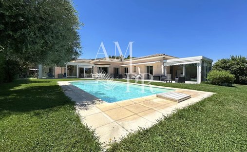 Villa a Centre, Vallauris, Francia 1