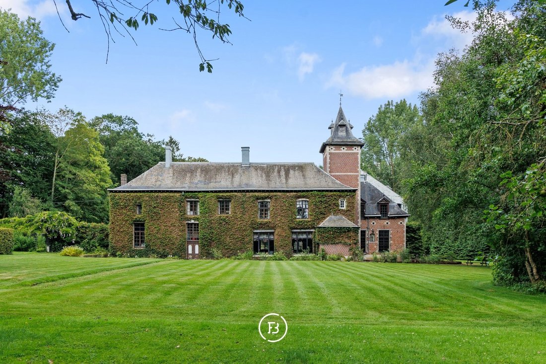Terlinden Castle: A 17th-Century Dream Awakening in Flanders’ Embrace