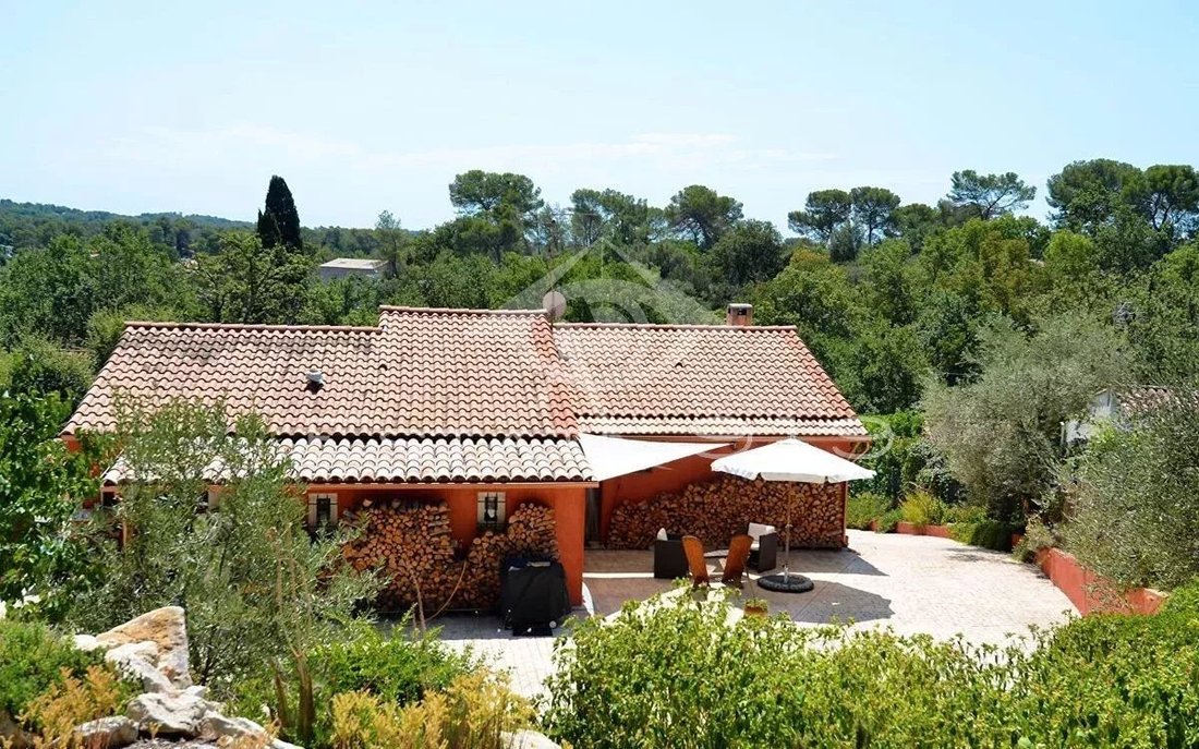Villa in Nord, Roquefort-les-Pins, France 1 - 13766422