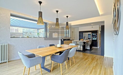 At The Gates Of Vitré Castle Of 12200 M² Land Of More Than 5 Ha