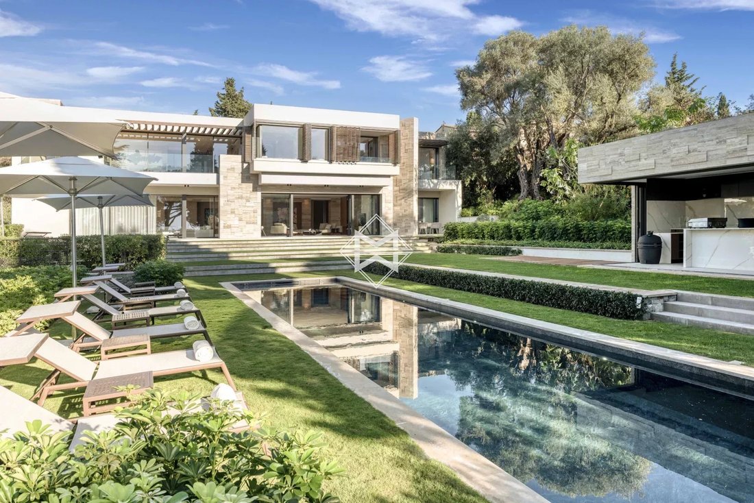 Villa in Antibes, Provence-Alpes-Côte d'Azur, France 1 - 14949221