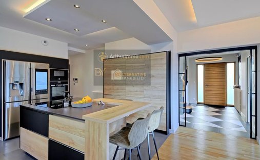 At The Gates Of Vitré Castle Of 12200 M² Land Of More Than 5 Ha