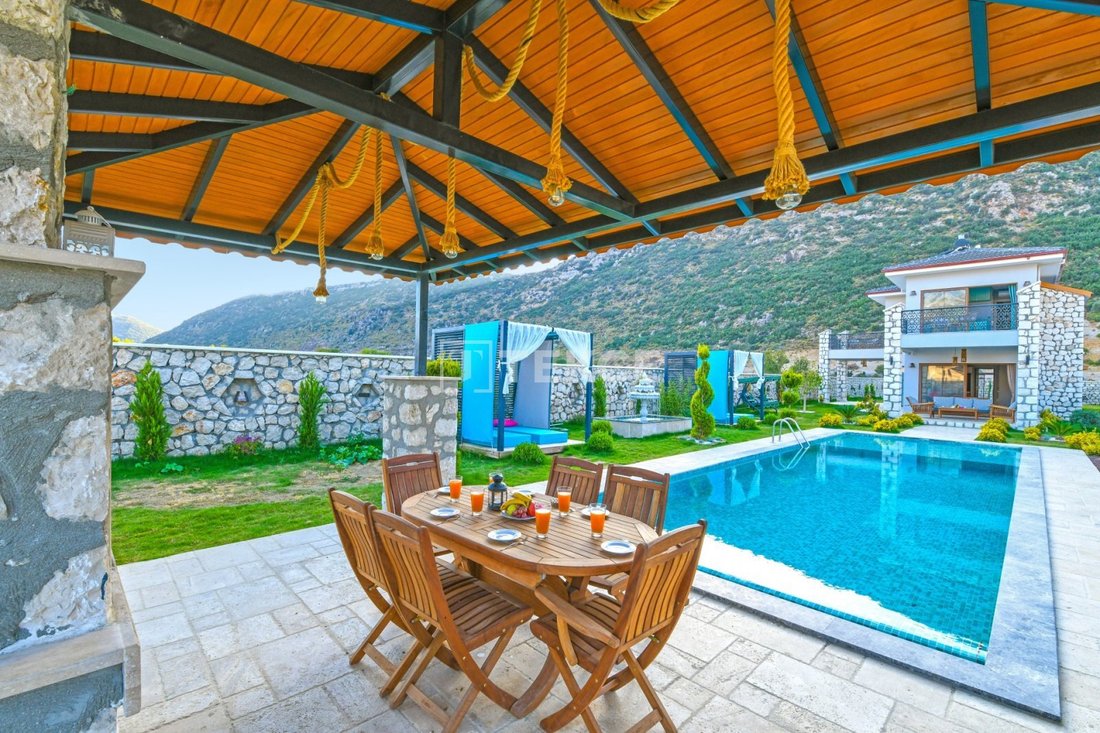 Villa in Bezirgan, Antalya, Turkey 1 - 15188153