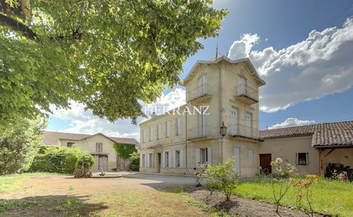 Castle in Libourne, Nouvelle-Aquitaine, France 1