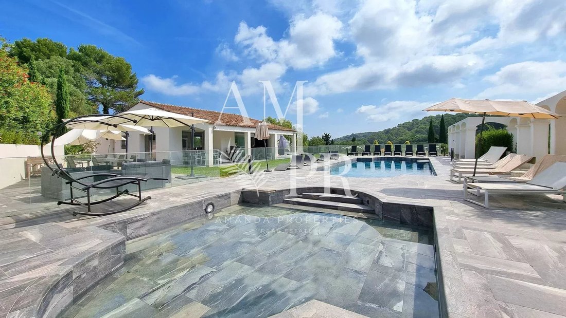 Villa in Mougins, Provence-Alpes-Côte d'Azur, France 1 - 14495811