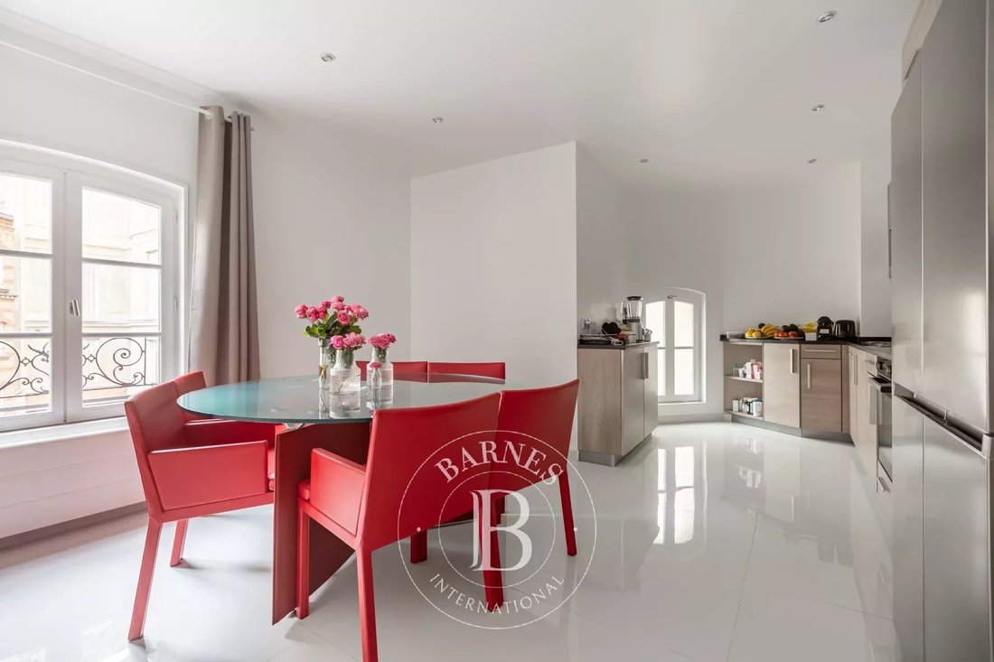 Apartment in Triangle d'Or, Paris 8e Arrondissement, Paris 5 - 13952089