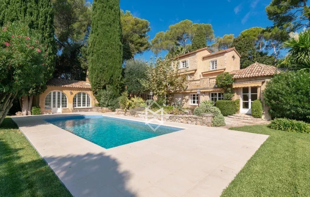 Villa in Antibes, Provence-Alpes-Côte d'Azur, France 2 - 11025047