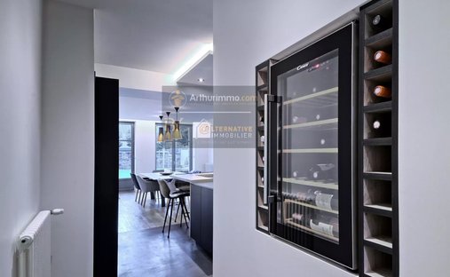 At The Gates Of Vitré Castle Of 12200 M² Land Of More Than 5 Ha