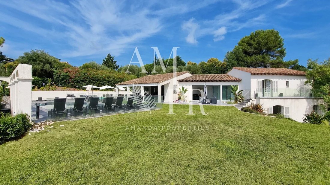 Villa in Mougins, Provence-Alpes-Côte d'Azur, France 2 - 14495811