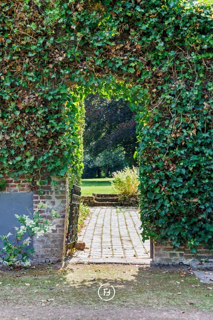 Terlinden Castle: A 17th-Century Dream Awakening in Flanders’ Embrace