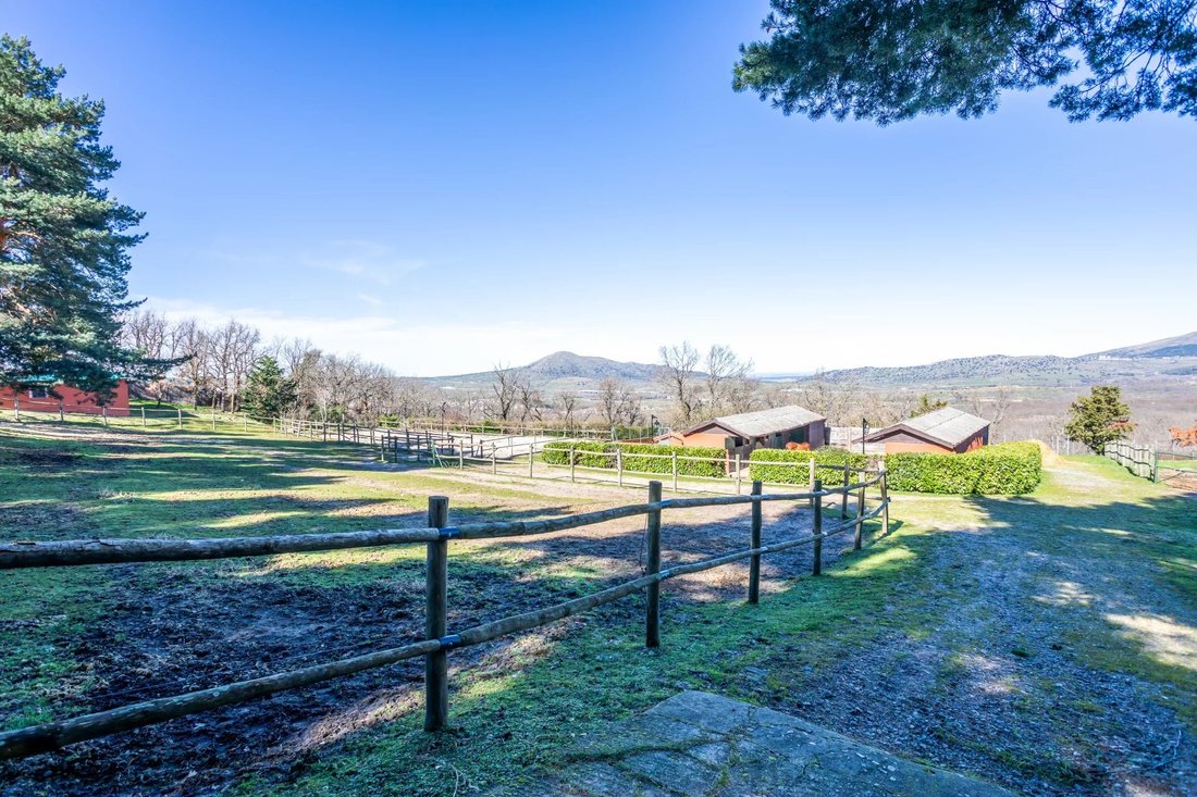Estate in El Espinar, Castile and Leon, Spain 5 - 14284870