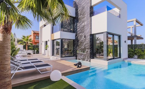 Villa in Torrevieja, Valencian Community, Spain 1