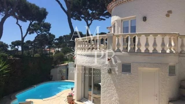 Villa in Antibes, Provence-Alpes-Côte d'Azur, France 1 - 11745171