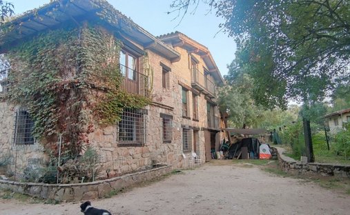 Country House in La Navata, Community of Madrid, Spain 1