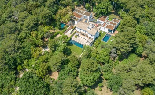 Estate in Vieille Ville, Antibes, France 1